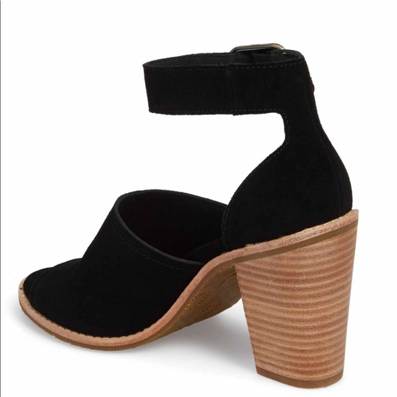 NWT Ugg Sandals - Picture 2 of 7